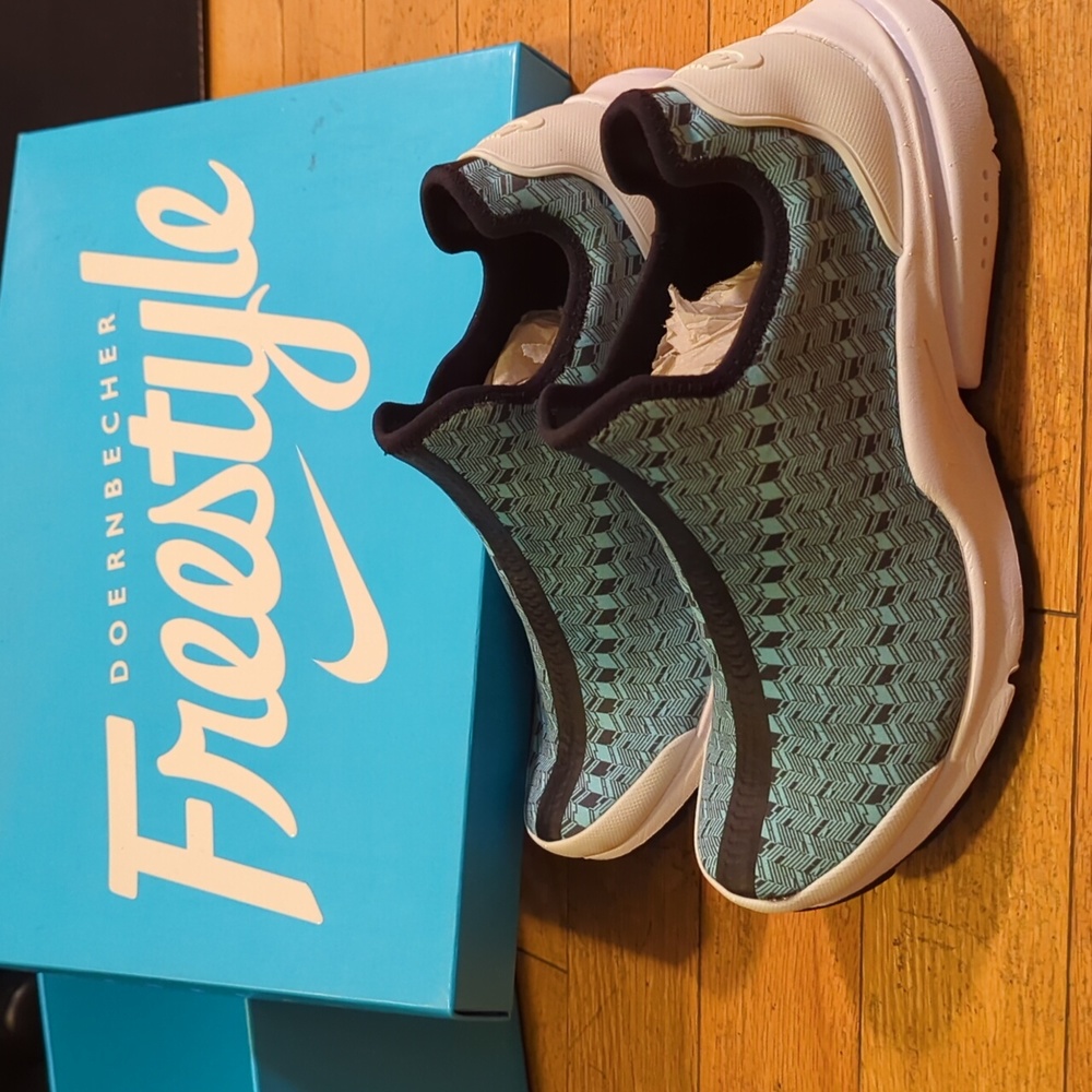 (NEW) Nike Air Presto X Doernbecher Sophia ( size 6.5 ) - Does Not Include Box